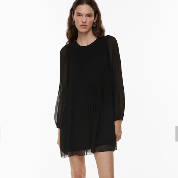 Wilfred Dresses & Skirts - WILFRED Daydreamer Mini Dress Black Pleated Chiffon Long Sleeve L Aritzia